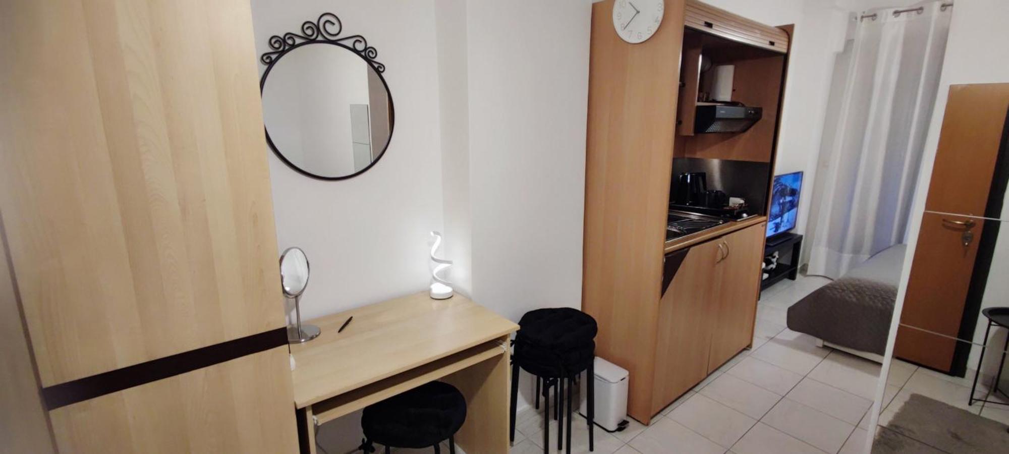 Apartment Elegant With Balcony & 1 Gbps Fiber *