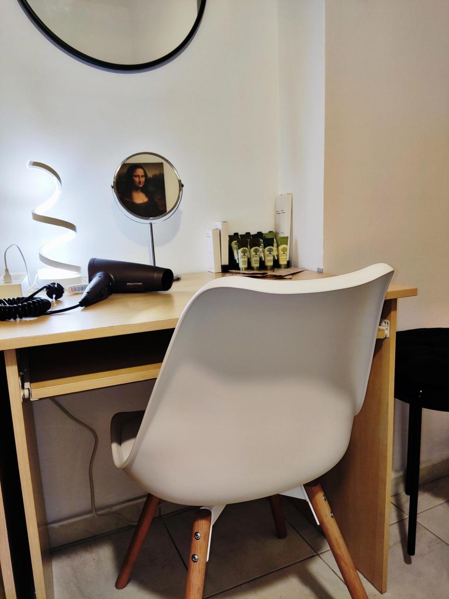 Elegant With Balcony & 1 Gbps Fiber Apartment *