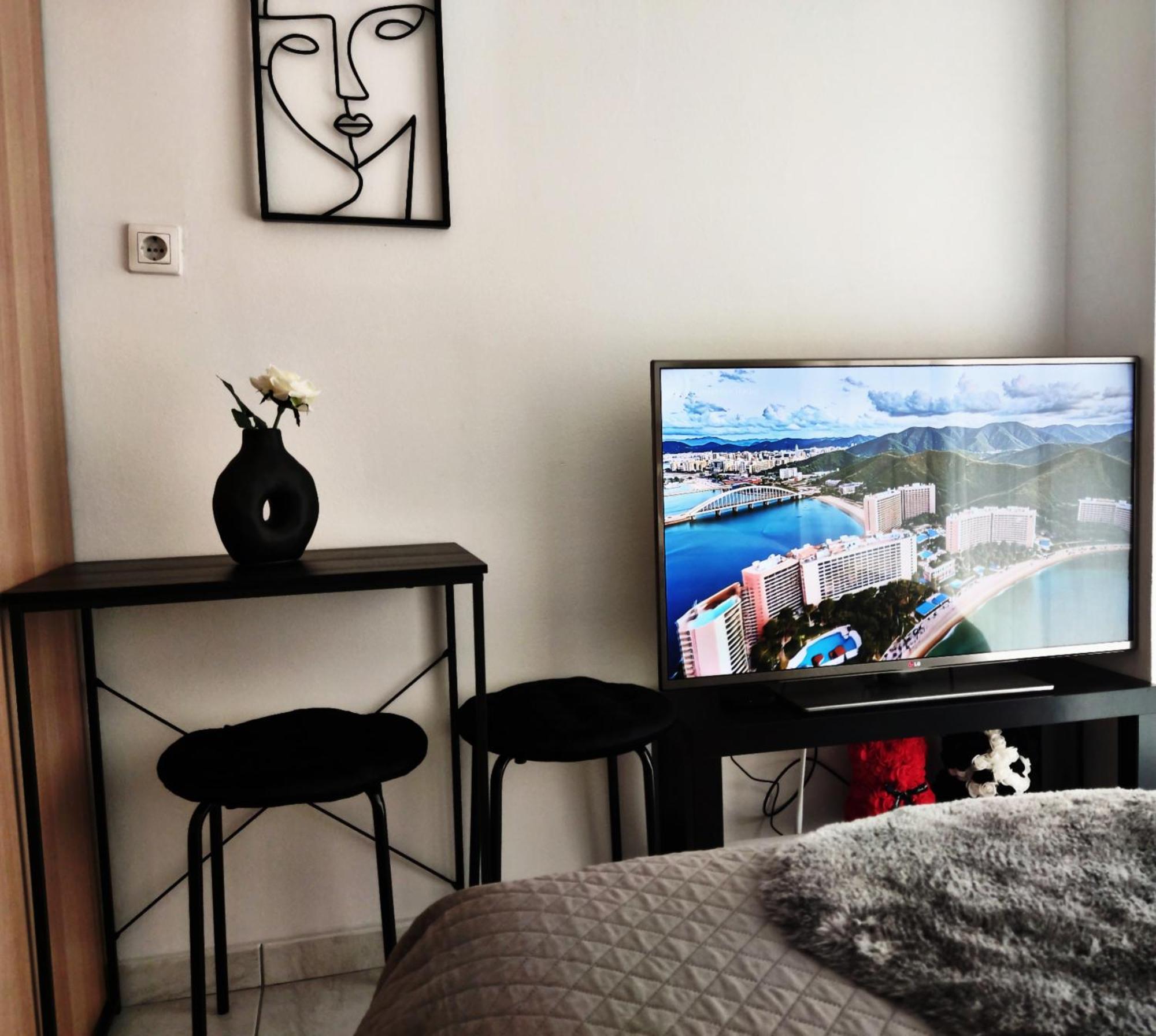 Apartment Elegant With Balcony & 1 Gbps Fiber